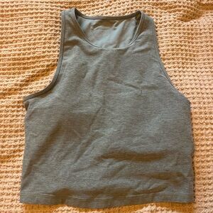 Vuori Clean Elevation tank in size medium